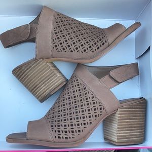 Vince Camuto kanito leather peep toe sandal